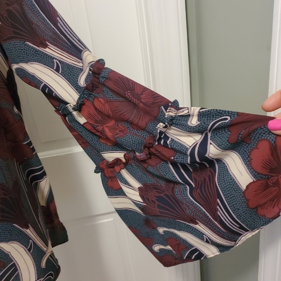 Ann TAYLOR Floral Print Long Sleeve Bell/Ruffle Size Medium - Picture 2 of 11
